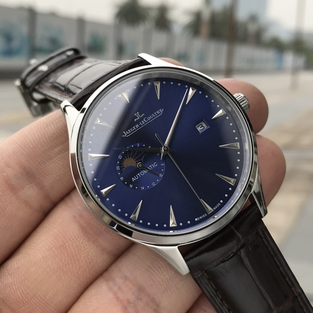 White Leather 640. Gold ?20. (5 degrees water resistant, swimmable ??!)
Jaeger-lecoultre Sun Moon Stars collection, with original imported 8217 movement (0 repair 0 after-sales), 24 hours/true moon phase display, double sapphire crystal, Italian cowhleath