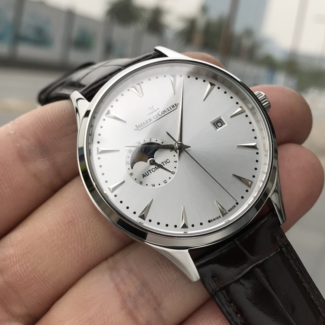 White Leather 640. Gold ?20. (5 degrees water resistant, swimmable ??!)
Jaeger-lecoultre Sun Moon Stars collection, with original imported 8217 movement (0 repair 0 after-sales), 24 hours/true moon phase display, double sapphire crystal, Italian cowhleath