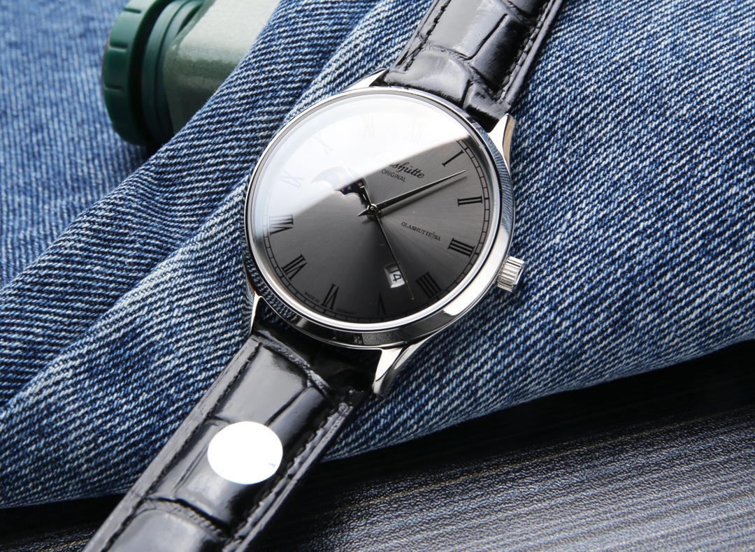 White leather 640. Steel band ?20. (Deep WATERPROOF, swim-safe ??!)