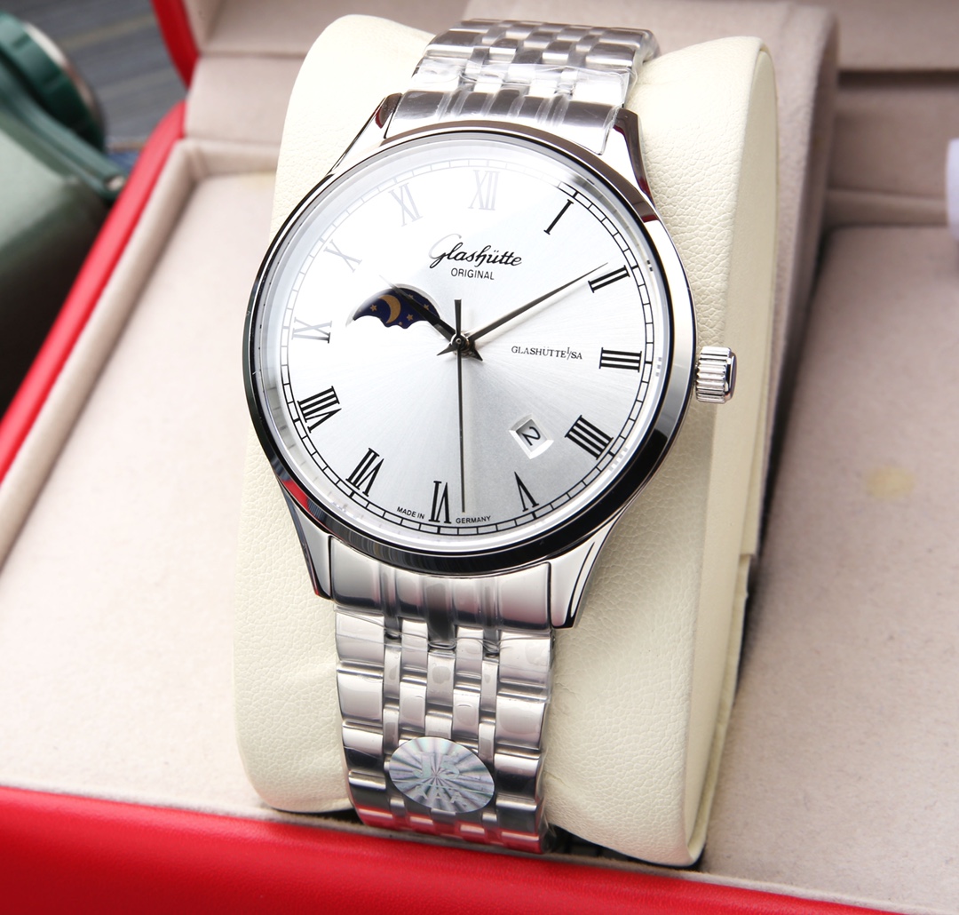 White leather 640. Steel band ?20. (Deep water resistance, swimmable ??!)
Glashutte, Sun Moon Stars series, with custom original imported 8217 movement (0 repair 0 after-sales), 24 hours/true moon phase display, 4/5-digit date display. Double sapphire cry
