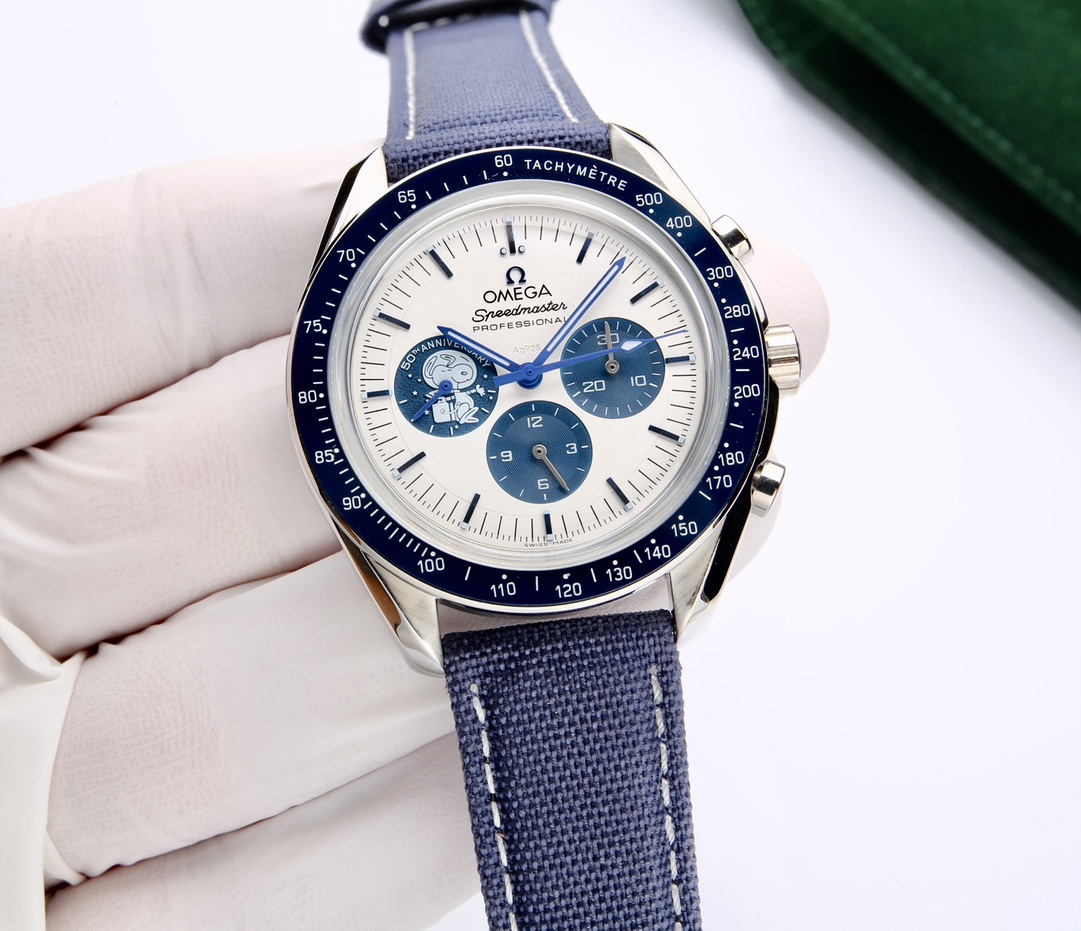 White 640. Steel 670.
New Omega Speedmaster collection watch release.
The watch features a 42mm stainless steel case and a 904L bracelet with a black ceramic bezel ring.
Original mold replication, paired with imported mechanical automatic movement, truly 