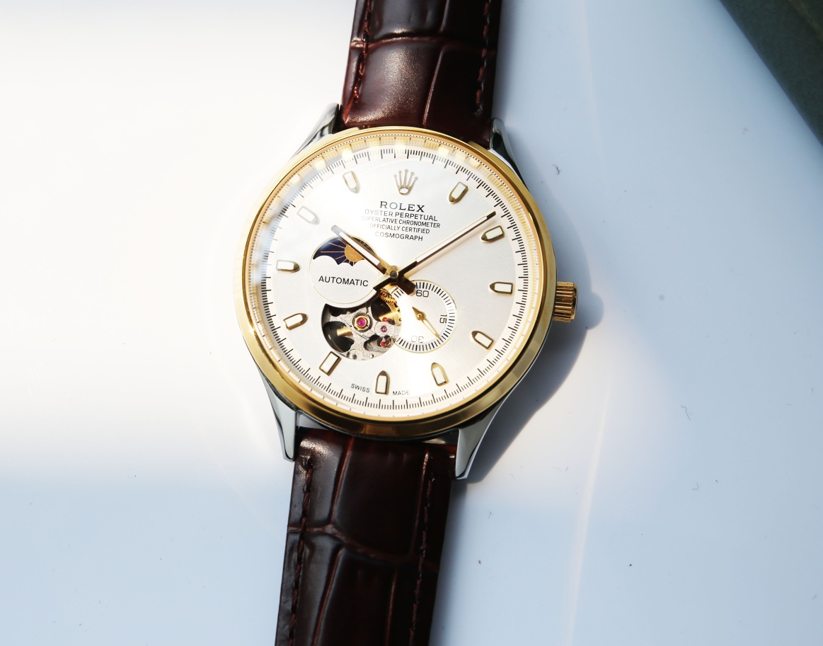 White leather 680. Gold ?20. Steel belt ?20. (WATERPROOF 5 degrees, swimming ??)