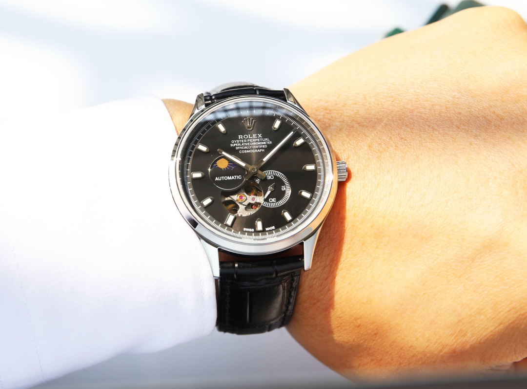 White leather 680. Gold ?20. Steel belt ?20. (Waterproof 5 ??, swimmable ??)
Rolex, Sun Moon Star series, with original imported 82S7 movement (0 repair 0 after-sales service), 9-digit personalized 24-hour/true moon phase display, skeletonized design, vis