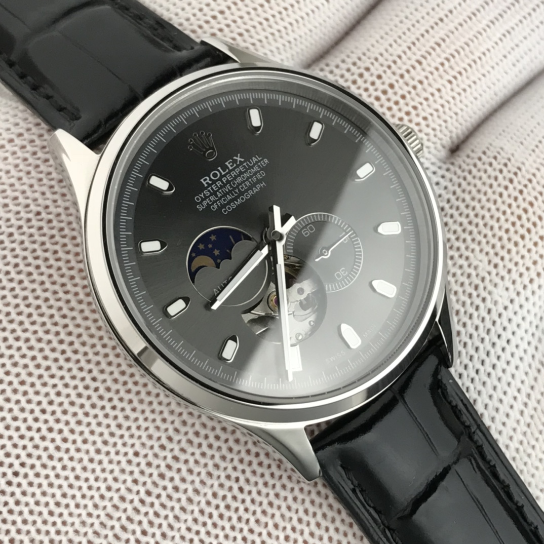 White leather 680. Gold leather ?20. Steel belt ?20. (Water resistance 5 degrees, swimming ??)
Rolex, Sun Moon Star series, with original imported 82S7 movement (0 repair 0 after-sales service), 9-digit personalized 24 hours/true moon phase display, skele