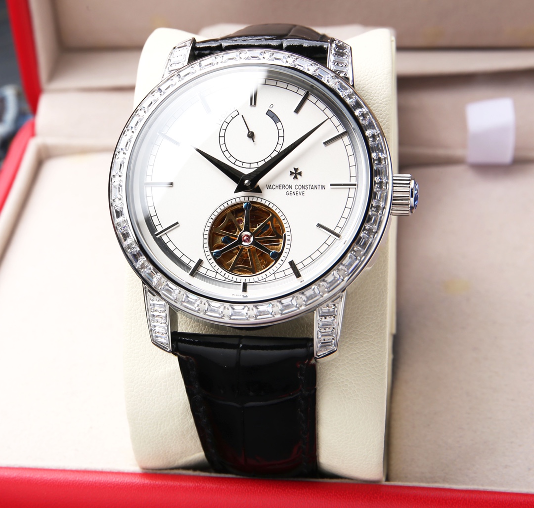 White leather 680. Gold ?20.
Vacheron Constanti
The Loft Craftsman one-of-a-kind Edition creates another explosive miracle!
The new tourbillon movement is clear at a glance. The mechanical plate movement is truly a masterpiece of talent!
?? [Movement] Aut