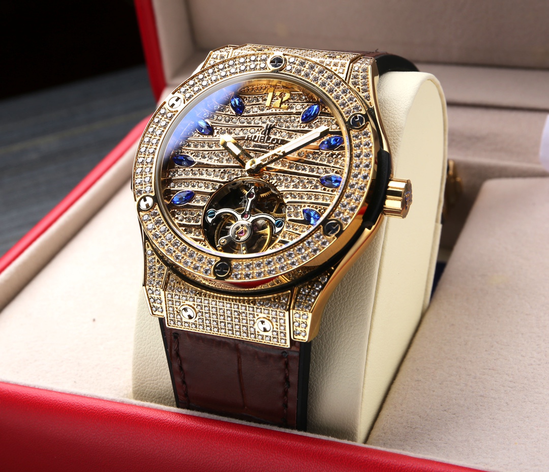 White skin 740. Rose skin ?20. Steel band ?40.
New bestseller
Hublot Big Bang collection True Tourbillon Square Diamond Edition, full diamond case - diamond face, equipped with automatic tourbillon movement, 44mm diameter, absolutely hard, electroplated b