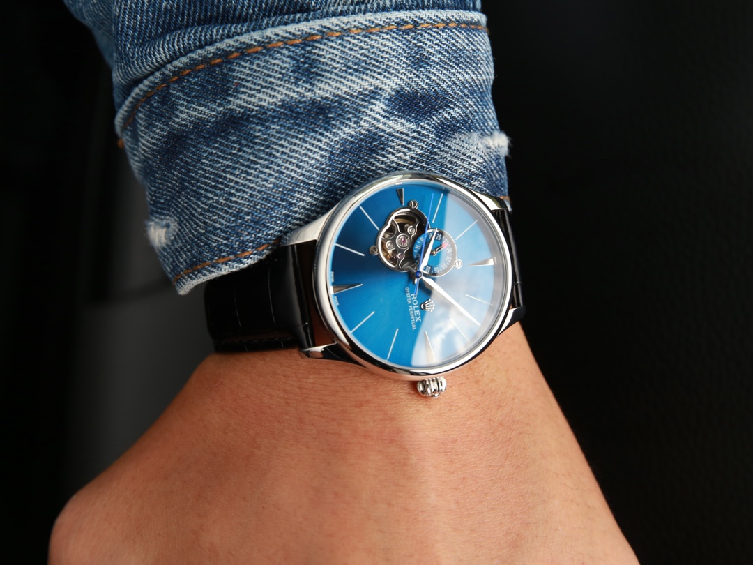 White P: 600. Steel ?20.
ROLEX -ROLEX, men 's watch, equipped with Japanese original imported automatic mechanical movement, 9-position flywheel design, 10-position 24 hours, over luminescent effect... Diameter 42/12mm, equipped with stainless steel case 