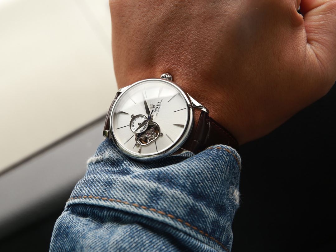 White P: 600. Steel ?20.
ROLEX -ROLEX, men 's watch, equipped with Japanese original imported automatic mechanical movement, 9-position flywheel design, 10-position 24 hours, over luminescent effect... Diameter 42/12mm, equipped with stainless steel case 