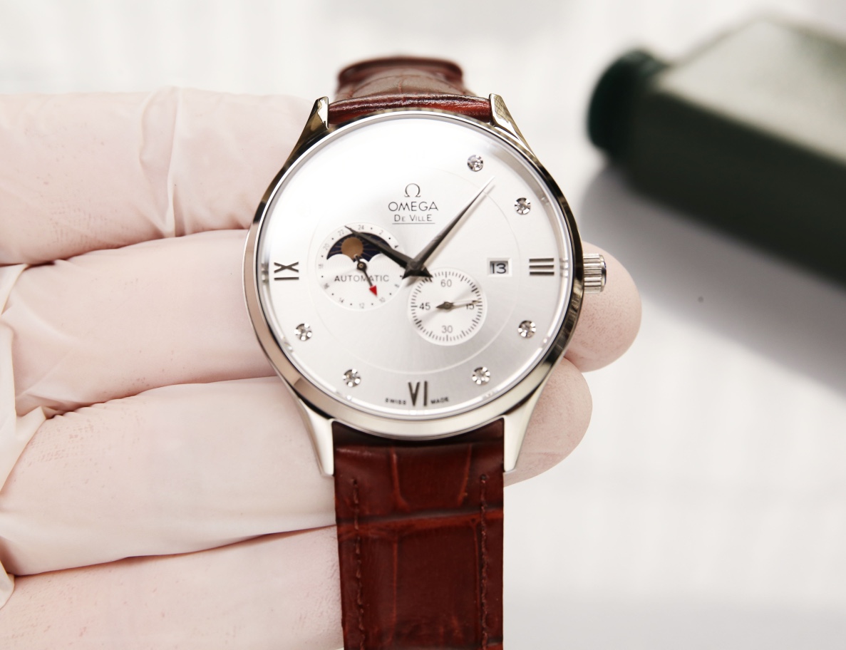 White skin P: 640. Gold ?20 (5 ?? Water resistance, swimmable ??!)
Omega - Sun Moon Star series, with custom original imported 8219 movement (0 repair 0 after-sales), 24 hours/true moon phase display, 5-position small seconds. Double sapphire crystal, Ita