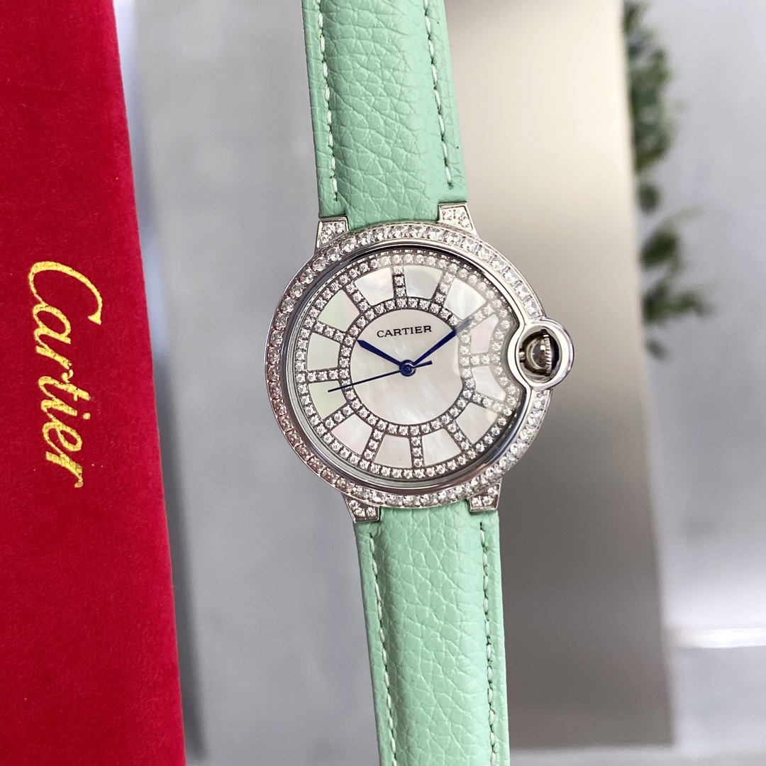 ?? White diamond 360 Gold diamond 380
High quality, Ballon Bleu de Cartier Cartier Ballon Bleu watch luxury collection, versatile size 36mm, simple yet tasteful, with ceramic strap set with diamonds, discarding the modern popular elaborate elaborate decor