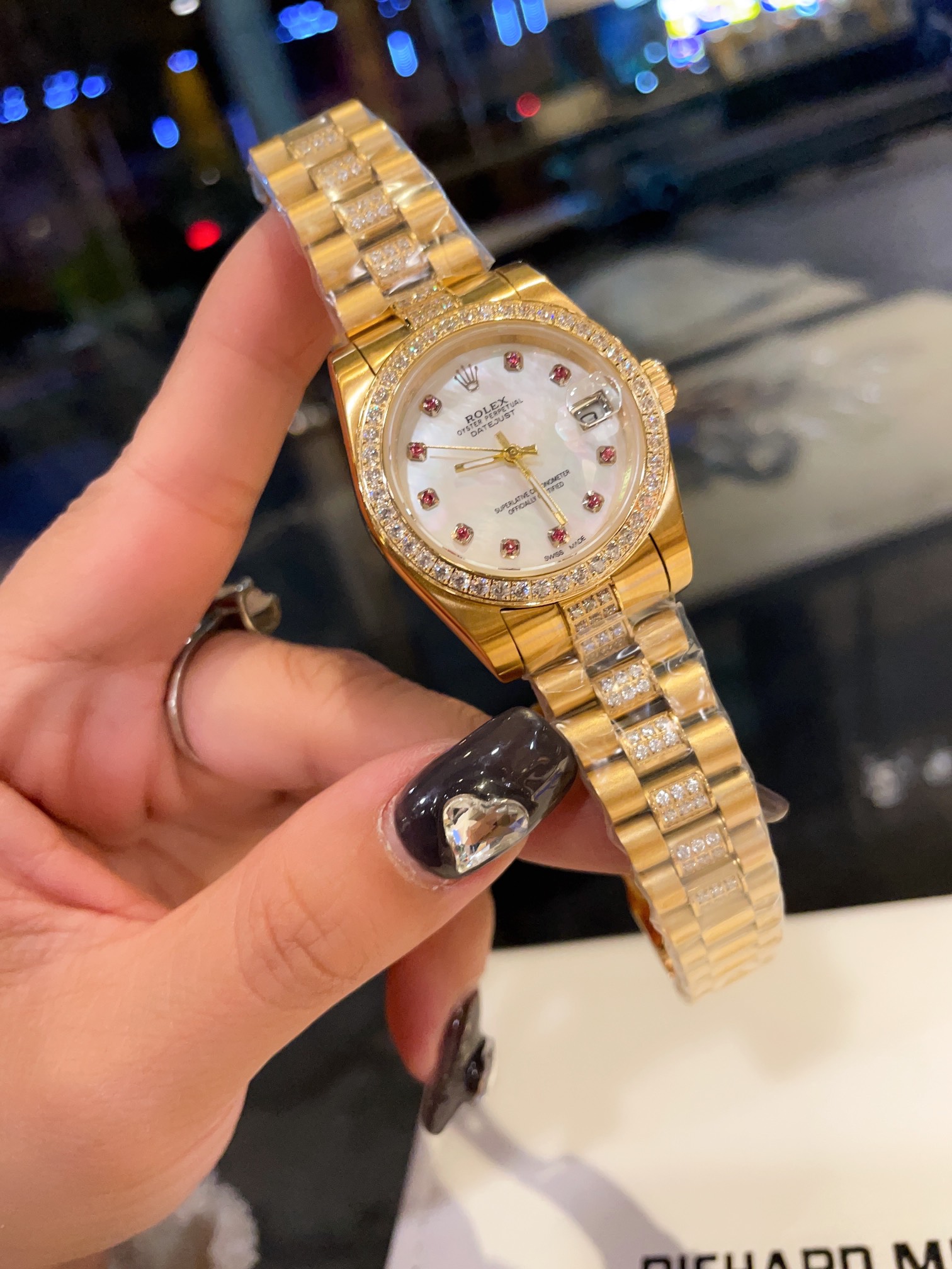 ?? White diamond 360 Gold diamond 380
Rolex Datejust series classic women Solid five-bead steel strap - original buckle Little Red Book Hot recommendation design shows unique noble elegant goddess temperament! The 316 stainless steel case is hand-set with