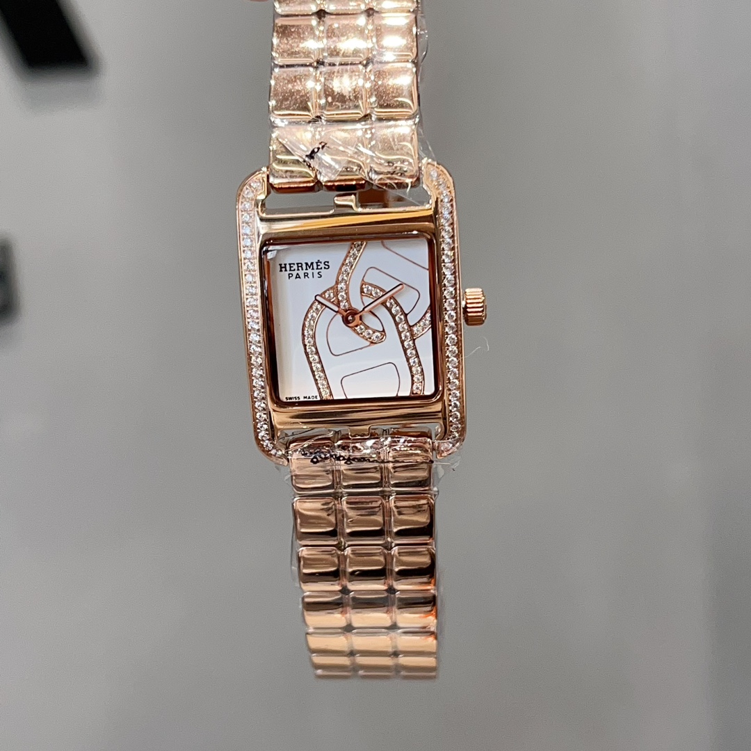 ?? White Diamond 480 Gold Diamond 530
Xiaohongshu popular Hermes this heure H steel watch has been waiting for a whole year. When I saw it, I fell in love with it at first sight. I never thought everything was fate. This time it really arrived. Workmanshi