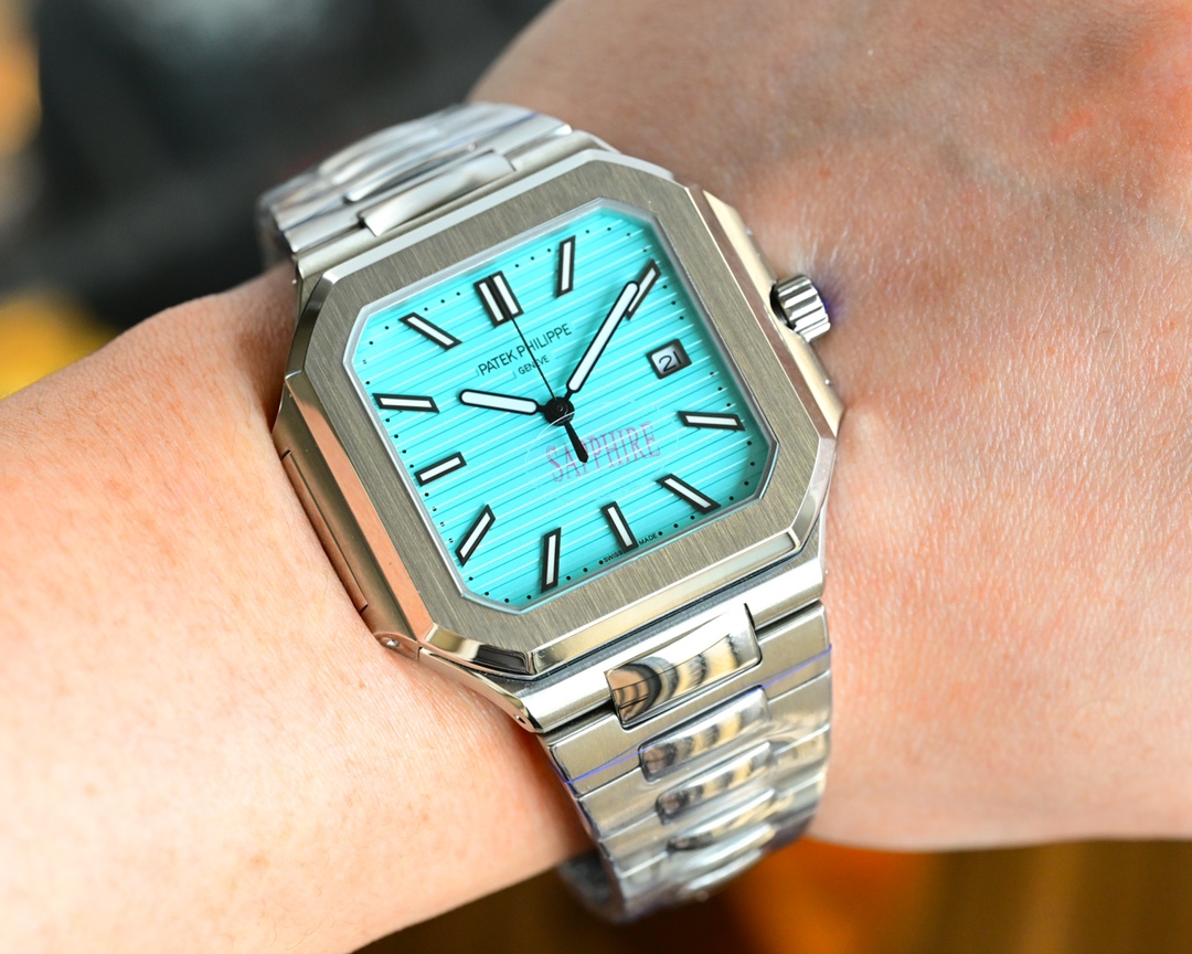 Patek Philippe CUBITUS 5821-001 watch:
This Cubitus ladder-shaped steel bracelet, with a square dial paired with a sapphire crystal, perfectly balances the super experience of fashion and elegance.
Movement: Self-developed automatic winding integrated mov