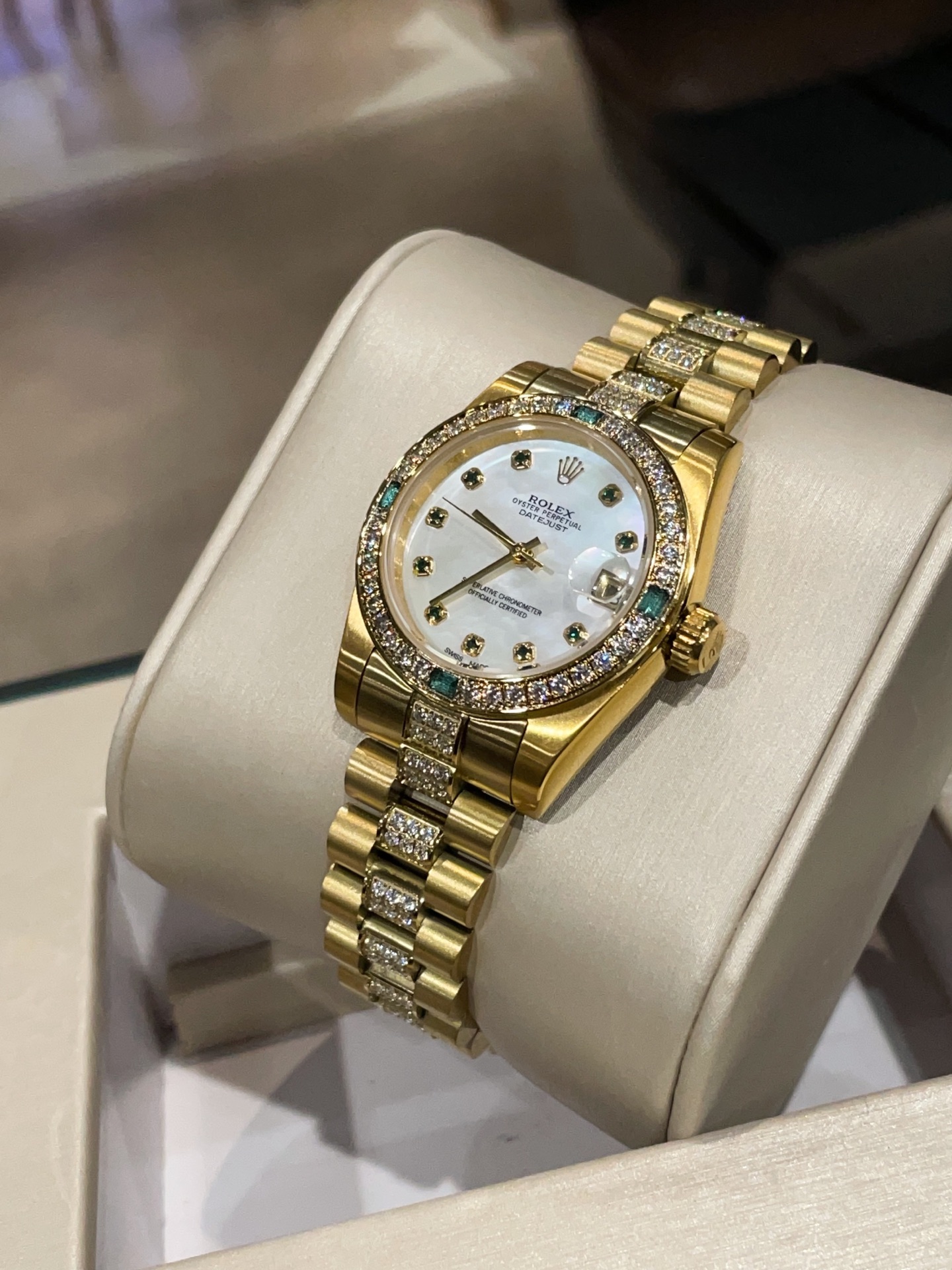 ?? strap with diamonds 380
Rolex Datejust classic women solid steel strap - original buckle imported movement Little Red Book Hot recommendation Design shows unique noble elegant goddess temperament! The 316 stainless steel case is hand-set with Swarovski