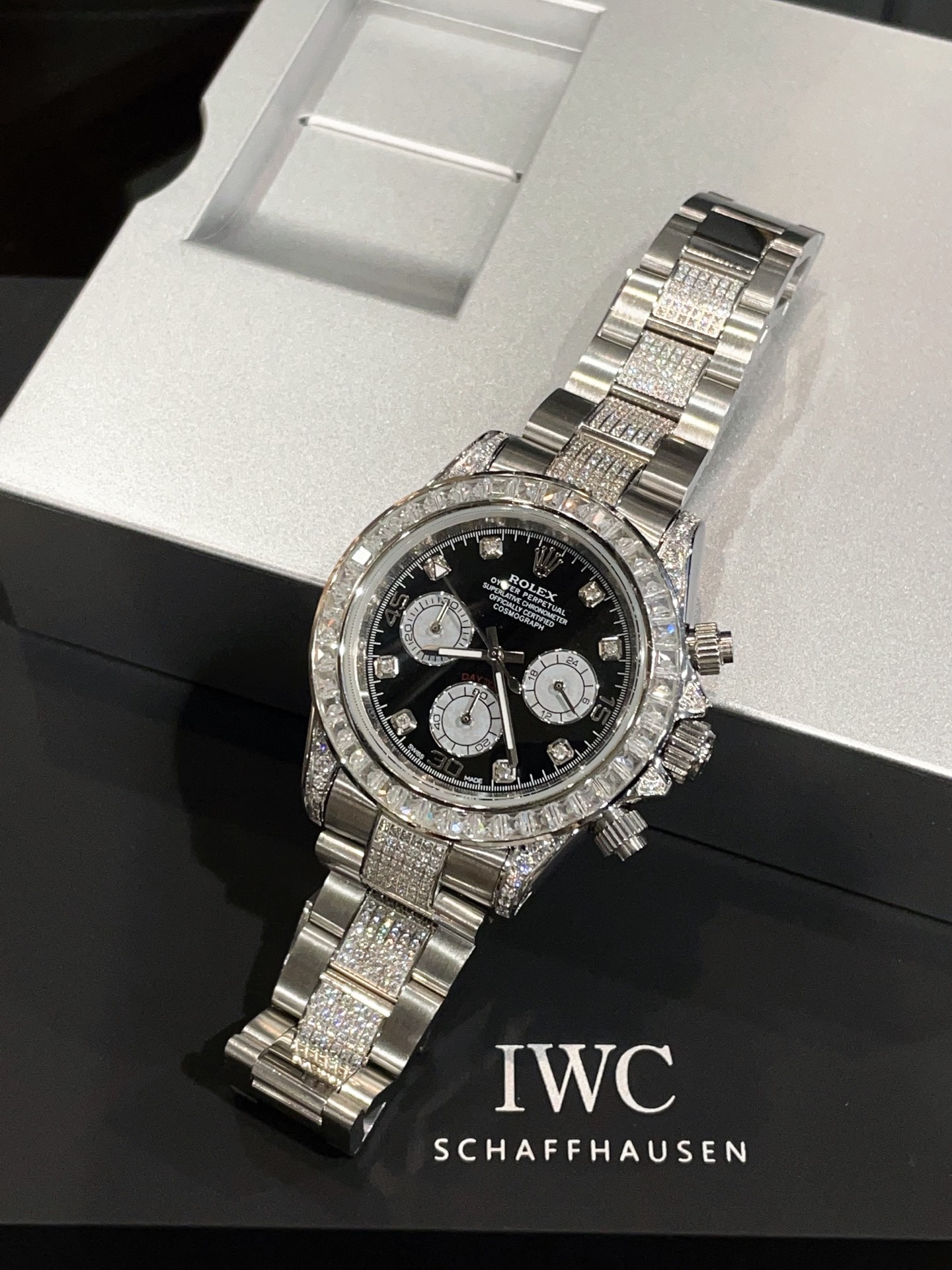 ??350 diamond-encrusted 450
New Daytona Rainbow. Model: 116599RBOW-116598RBOW-116595RBOW. Rainbow Daytona watches are hard to come by! The setting has been optimized with 36 gemstones that are the most harmonious in their original color gradation transiti