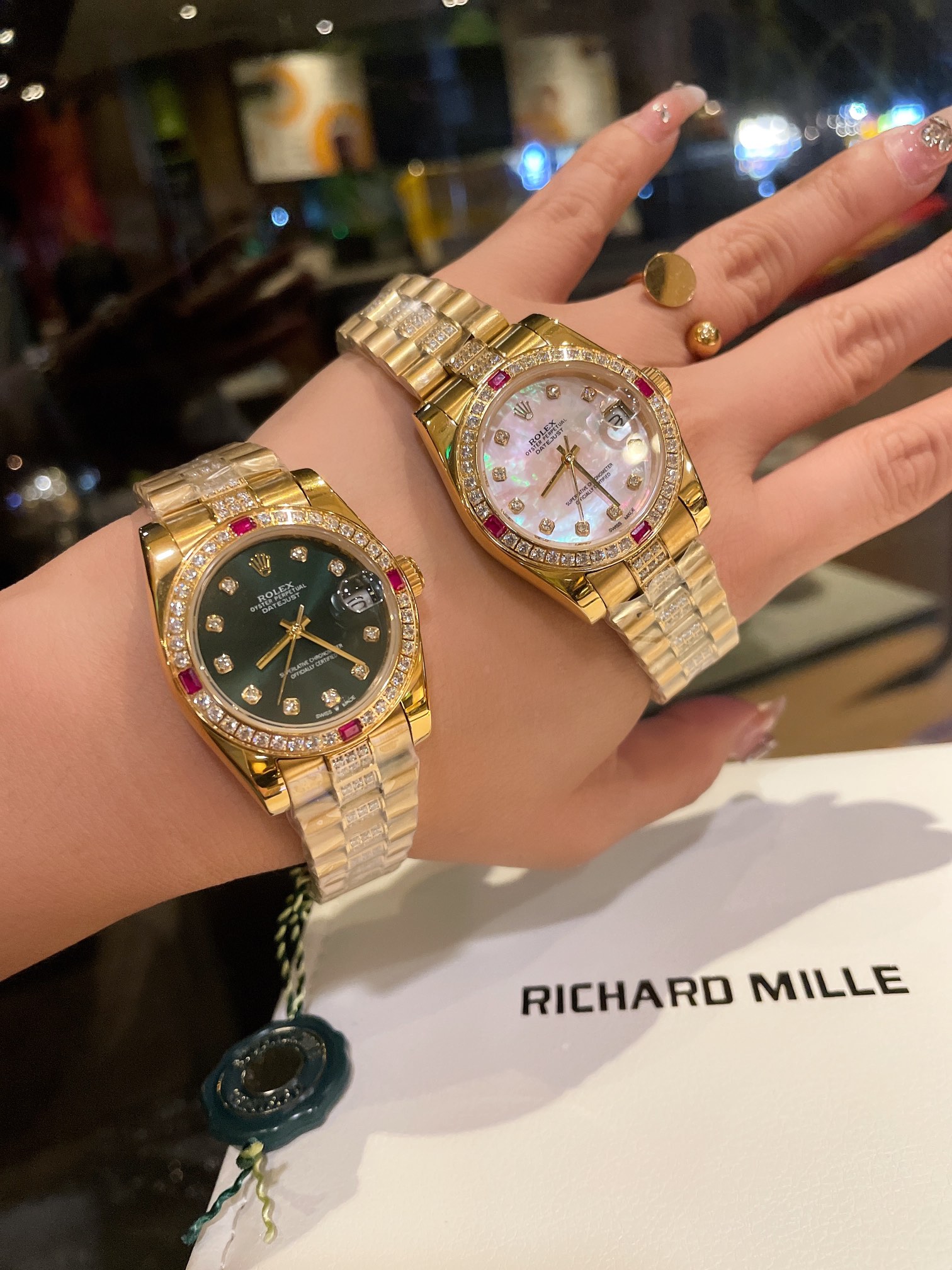 ?? Strap with diamond 360
Rolex Datejust classic women 's solid five-bead steel strap - original buckle Little Red Book Hot recommendation design shows unique noble elegant goddess temperament! The 316 stainless steel case is hand-set with Swarovski cryst