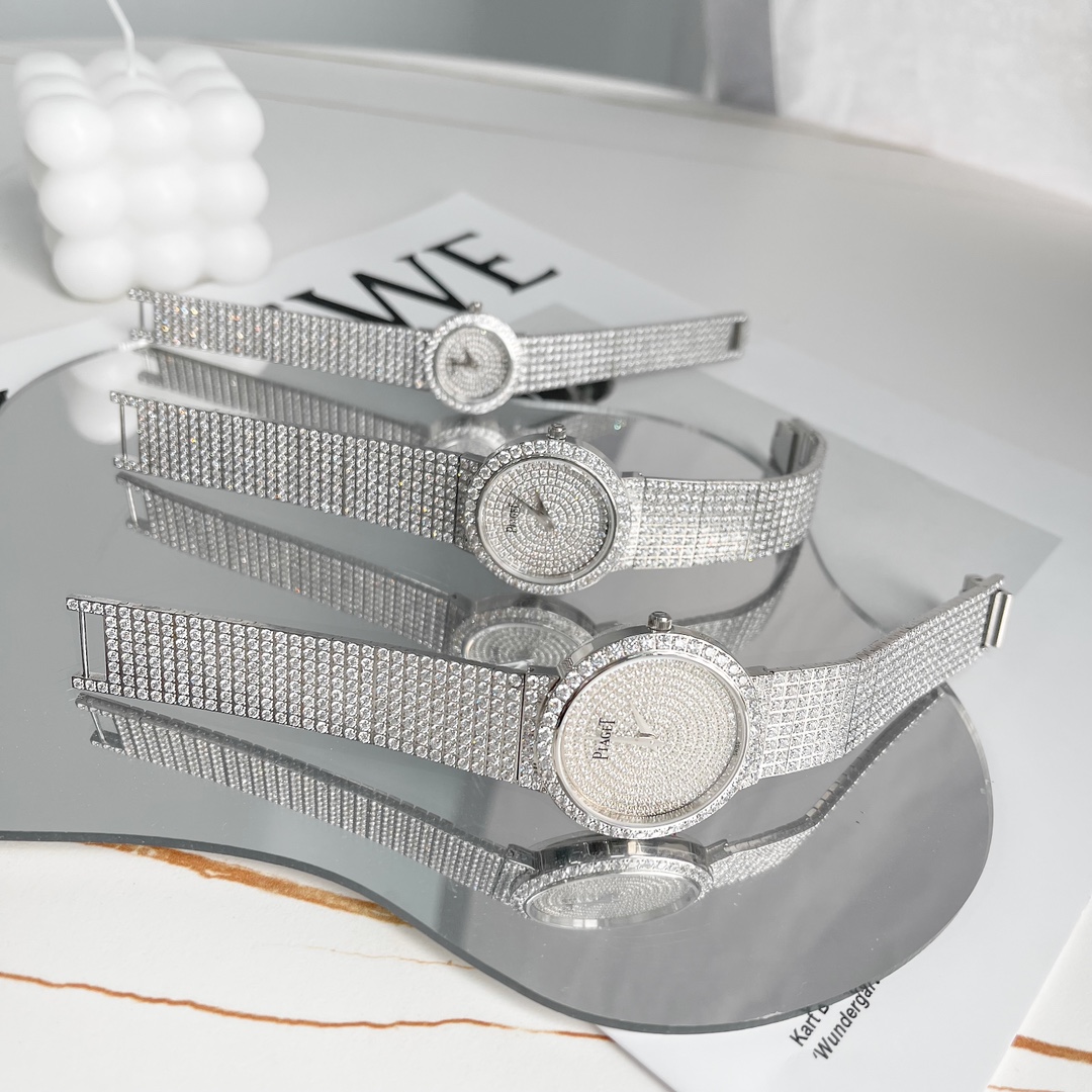 PIAGET?? Starry Sky collection ?? Imported quartz movement ?? Sapphire glass studded with diamonds stainless steel strap Ultimate luxury ???? Piaget always elegant as trends change ???? Round 23??7