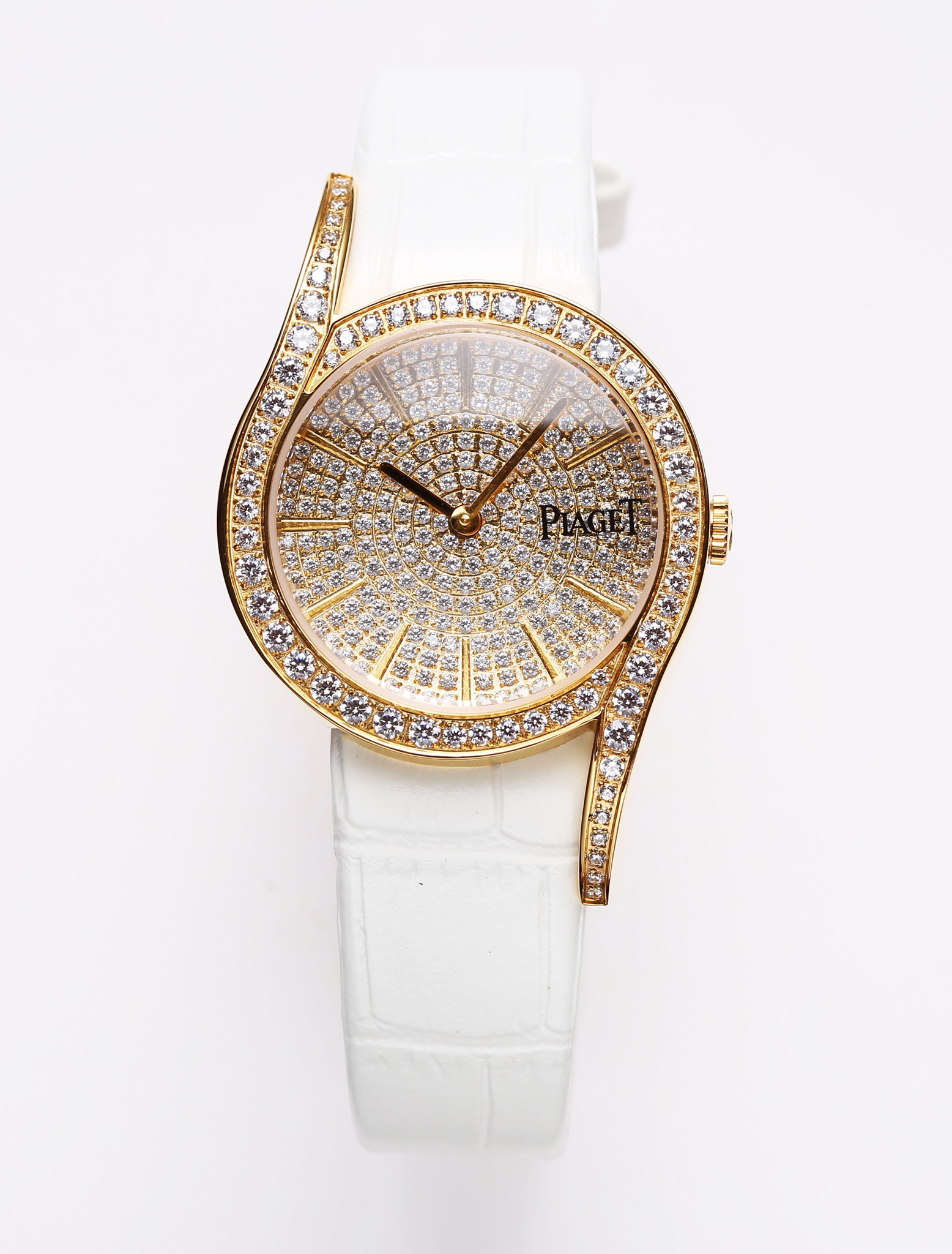 Piaget ~ 69 Starry Sky collection jewellery watch. Permeated with the vitality of whimsical ideas, inspired by the soul of this desirable era, the unrivaled aesthetics, the full curves and the exquisitely set gemstones harmoniously complement each other, 