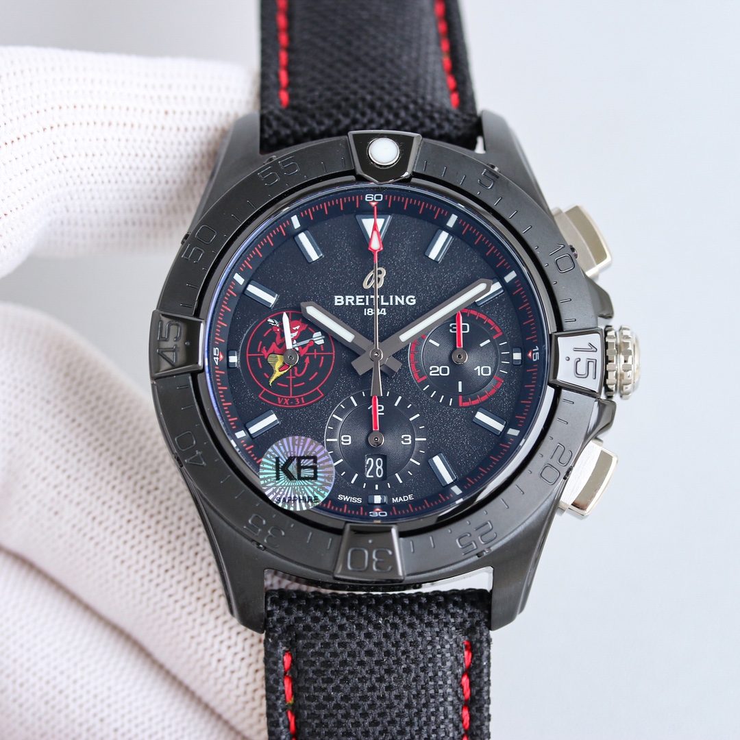 Cloth strap 2000, steel strap 2200
The new Breitling Avenger SB01474A1C1X1 series is here!
The watch has a diameter of 44mm, 300 meters of super water resistance, and a thickness of 15.2mm that is very close to the original. It is equipped with a 7750 mov