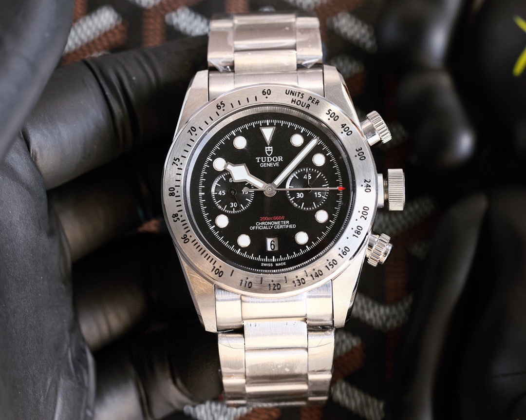 ?? TUDOR Veucia collection with True Pearl movement Size: 42mm coated glass stainless steel strap ? original clasp A new interpretation of the retro Tudor
