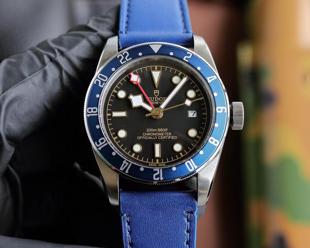 ?? TUDOR Black Bay series with automatic pearl movement size: 42mm coated fiberglass steel strap ? original clasp Vintage Tudor new