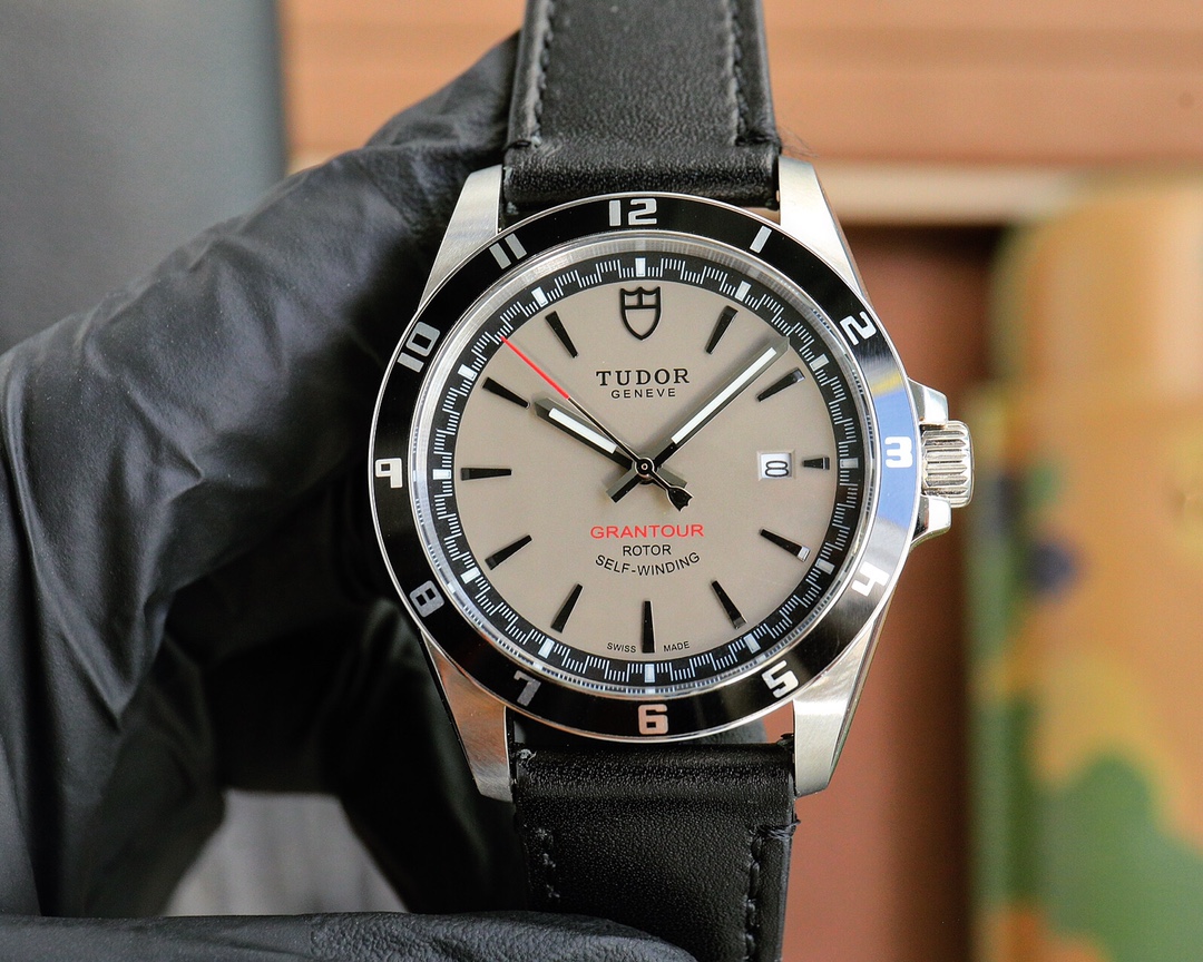 TUDOR Vintage collection automatic mechanical size: 42mm 3D coated fiberglass bracelet Vintage Tudor reinterpretation