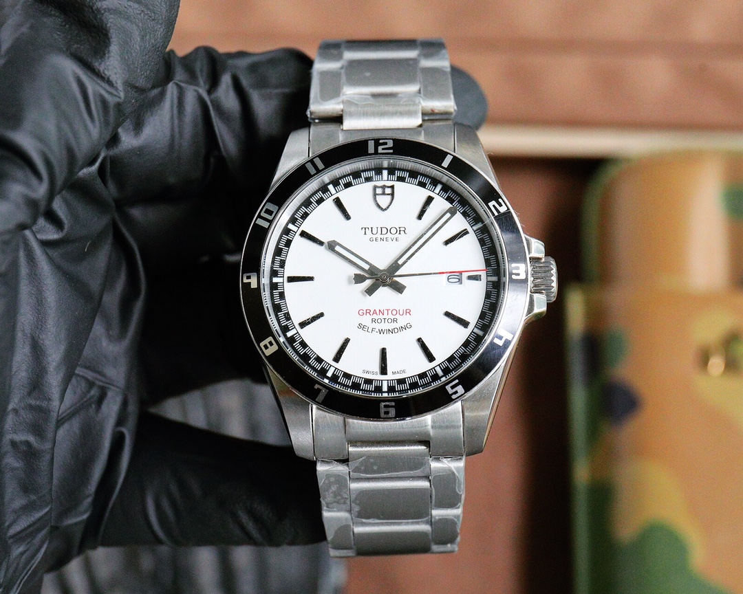TUDOR Vintage collection automatic mechanical size: 42mm 3D coated fiberglass bracelet Vintage Tudor reinterpretation