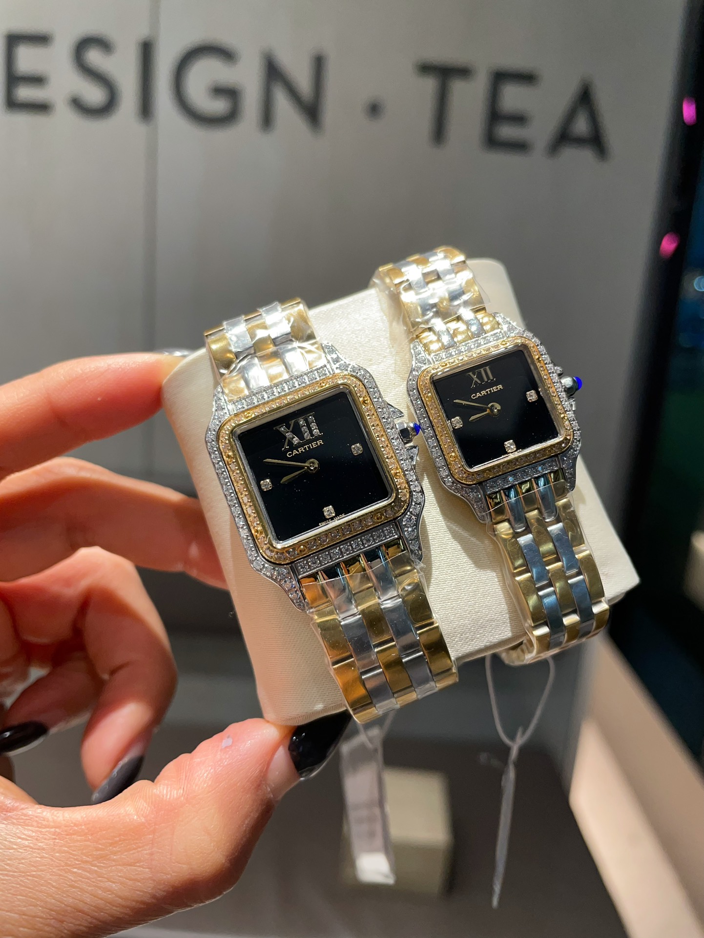 Custom Panthere de Cartier - The all-new upgraded Cartier Panthere de Cartier collection interprets confidence and elegance with its exquisite and dynamic design and modern style. Its lines are smooth and alluring, fitting the wrist as if dancing on the s