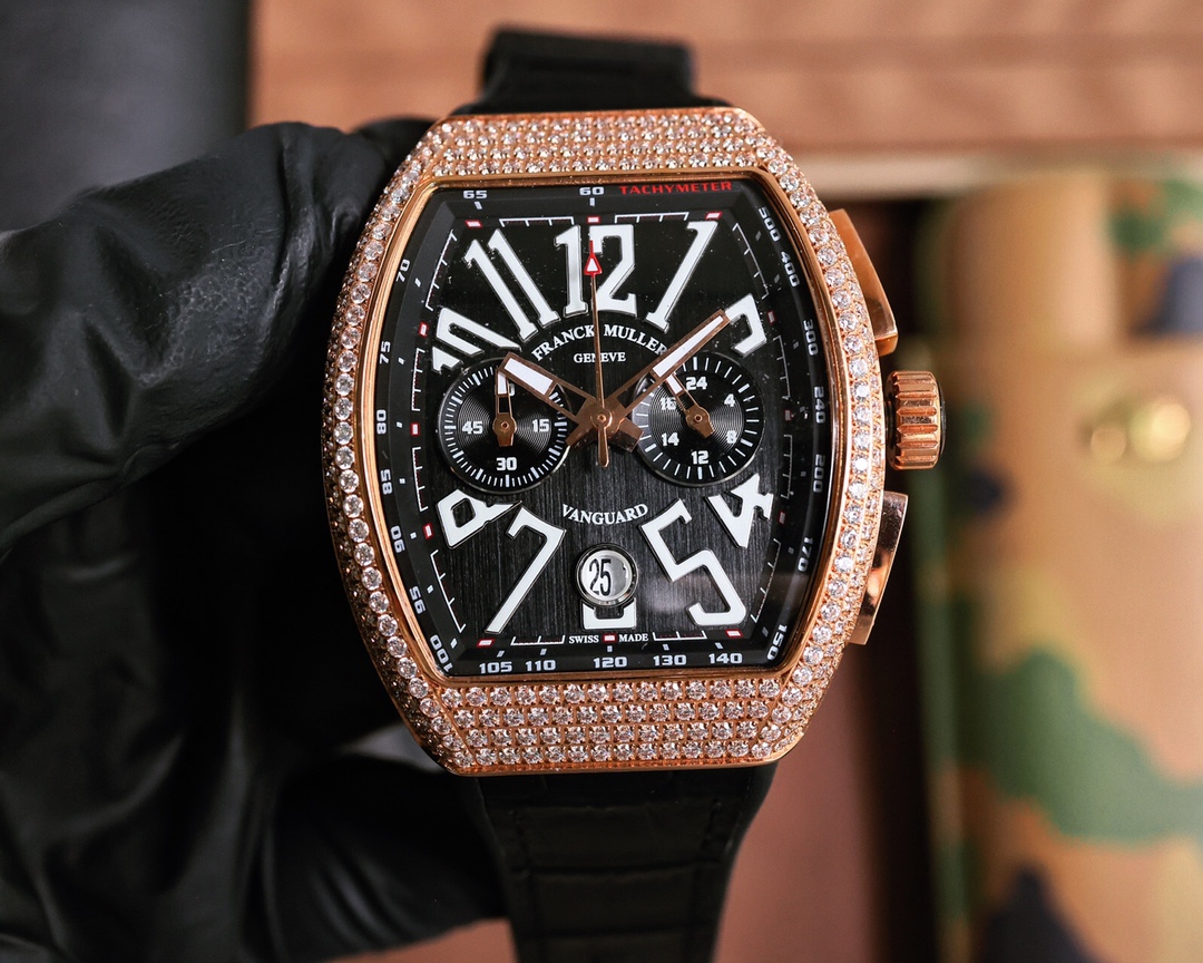 ?? Franck Muller Vanguard V45 Yacht collection showcases the fearless spirit of breakthrough, combining more tech-fashionable pixel elements to present the brand's unique design style, original 1:1 mold 45mm*14mm case perfectly symmetrical pixels with the