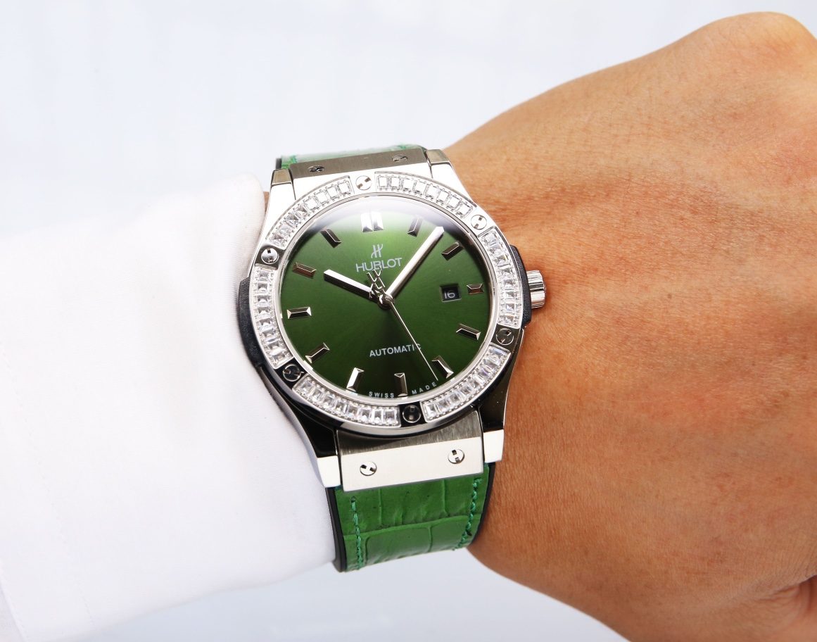 Square diamond: White 650. Gold ?20.
Exclusive release ?????? Exclusive quality ??????
Tough guy exclusive ???? sport watch ??
Avant-garde fashion ???? noble air ??????
Hd real footage ???? Quality assurance ????
[Latest] : Hengbao ?? latest design ?? Sim