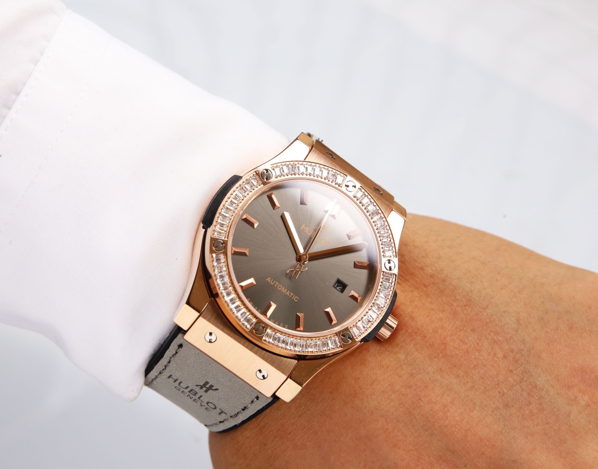 Square diamond: White 650. Gold ?20.
Exclusive release ?????? Exclusive quality ??????
Tough guy exclusive ???? sport watch ??
Avant-garde fashion ???? noble air ??????
Hd real footage ???? Quality assurance ????
[Latest] : Hengbao ?? latest design ?? Sim