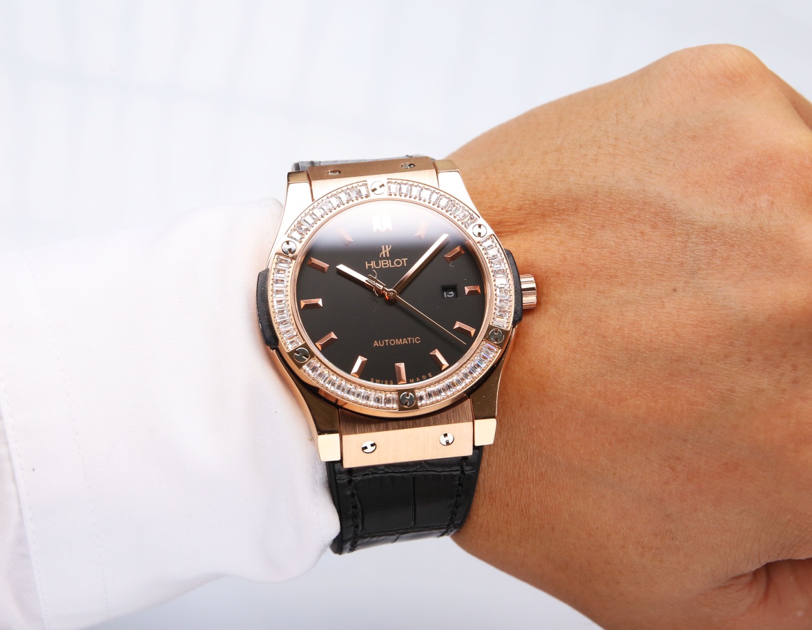 Square diamond: White 650. Gold ?20.
Exclusive release ?????? Exclusive quality ??????
Tough guy exclusive ???? sport watch ??
Avant-garde fashion ???? noble air ??????
Hd real footage ???? Quality assurance ????
[Latest] : Hengbao ?? latest design ?? Sim