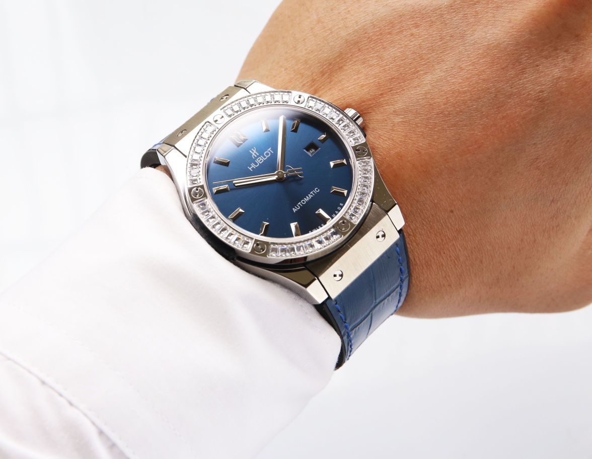 Square diamond: White 650. Gold ?20.
Exclusive release ?????? Exclusive quality ??????
Tough guy exclusive ???? sport watch ??
Avant-garde fashion ???? noble air ??????
Hd real footage ???? Quality assurance ????
[Latest] : Hengbao ?? latest design ?? Sim