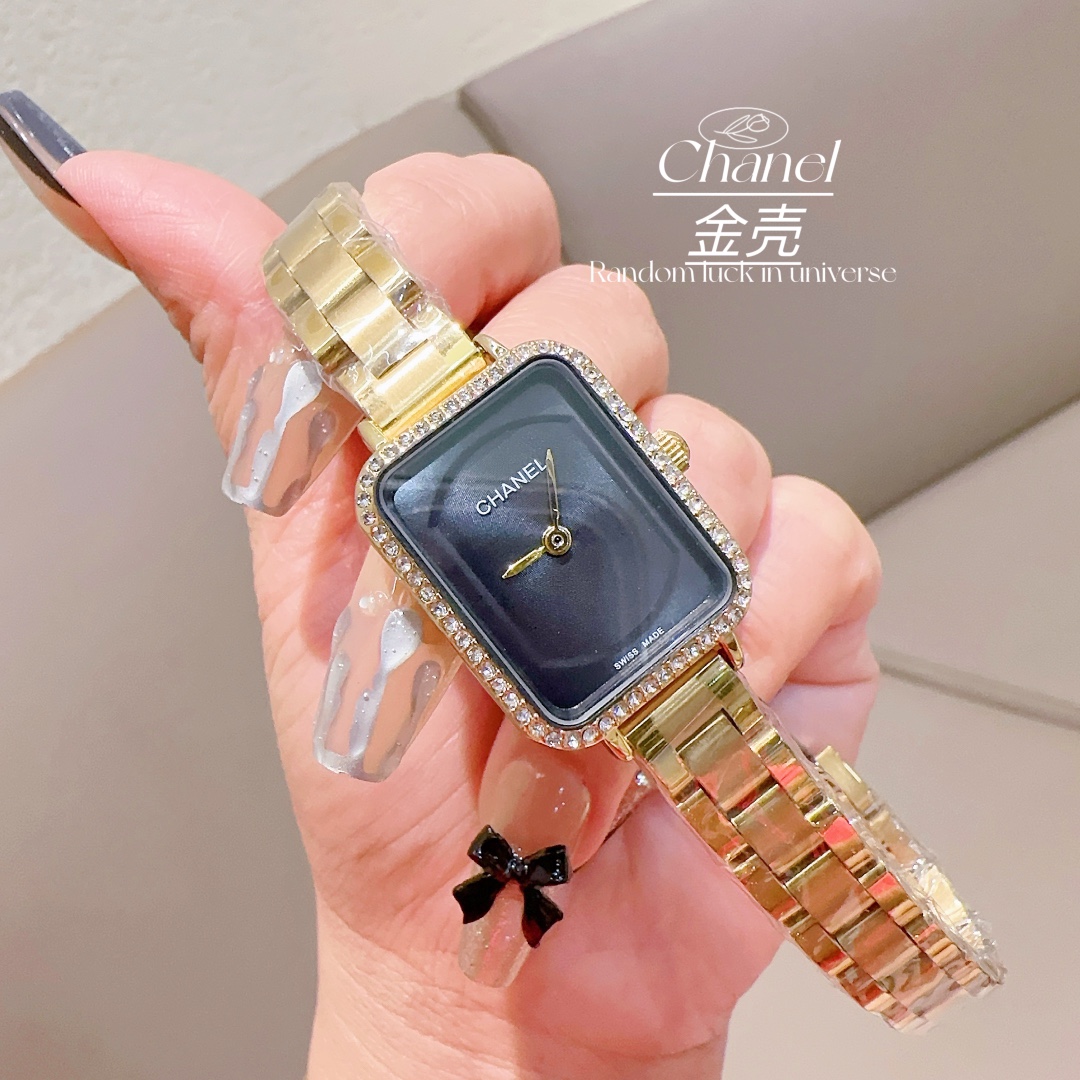 ?? Steel band 85 ??????2024 Chanel style latest
CHANEL CHANEL latest colorway ? Modern classic fashion design The square circle on the surface of the case is glass electroplating unique style paired with leather strap Japanese imported quartz movement acc