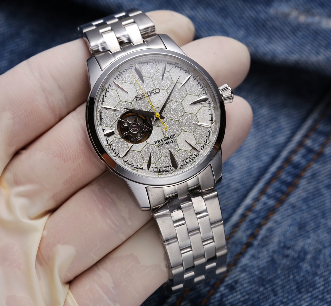 Steel band P: White 600. Gold ?20.
Seiko -seike. Collection: PRESAGE, one-to-one reproduction, Cocktail collection, 316 stainless steel case strap, double sapphire glass, original movement NH38, 300m water resistance ???? with folding clasp. Dimensions: 4