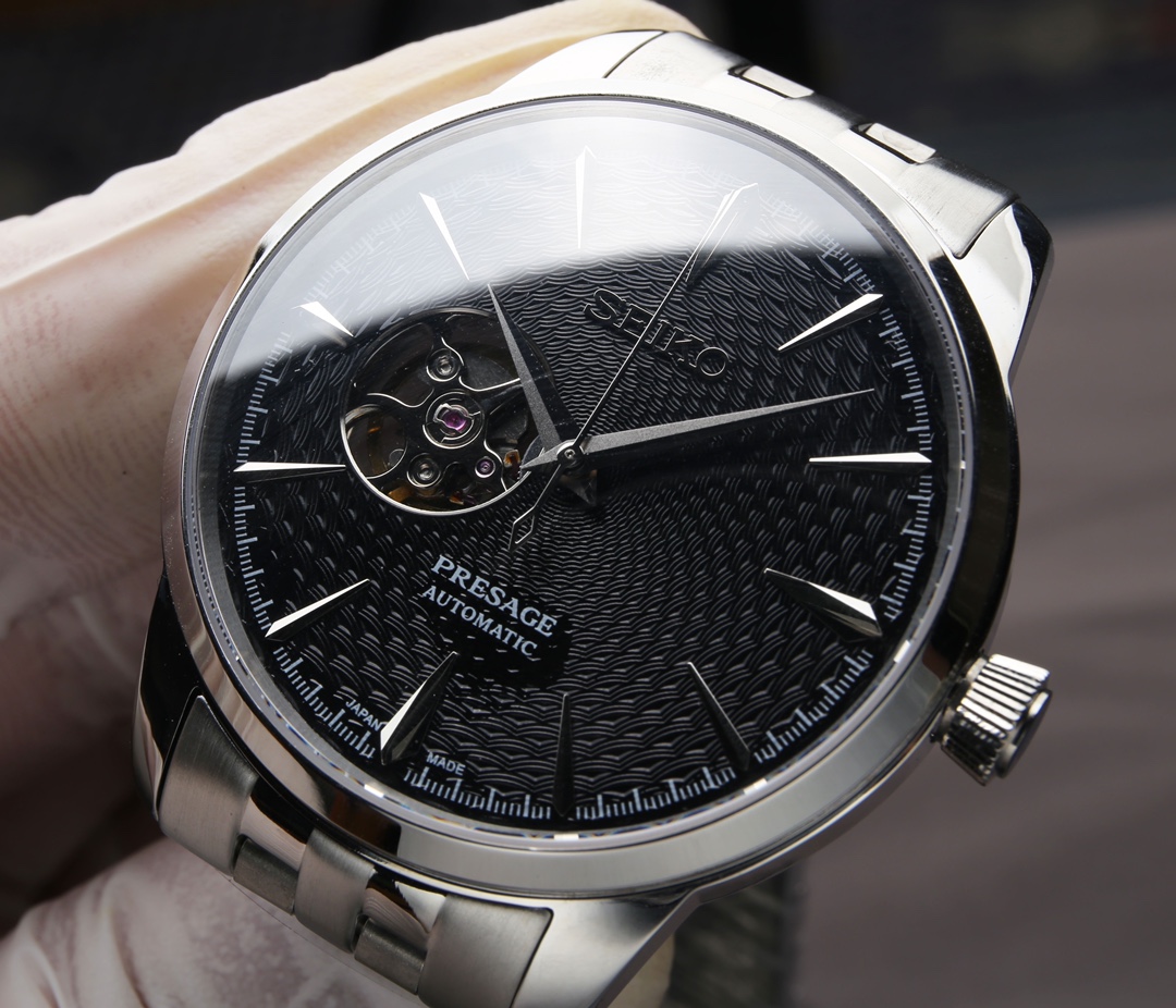 Steel band P: White 600. Gold ?20.
Seiko -seike. Collection: PRESAGE, one-to-one reproduction, Cocktail collection, 316 stainless steel case strap, double sapphire glass, original movement NH38, 300m water resistance ???? with folding clasp. Dimensions: 4