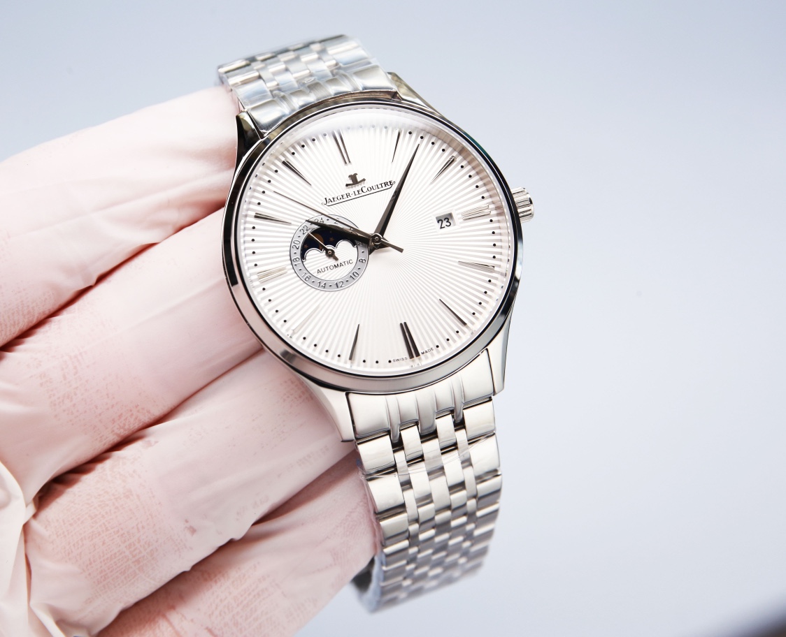 Steel band P:680. (This product has been RIGorously tested for water pressure resistance up to 120 m ??)