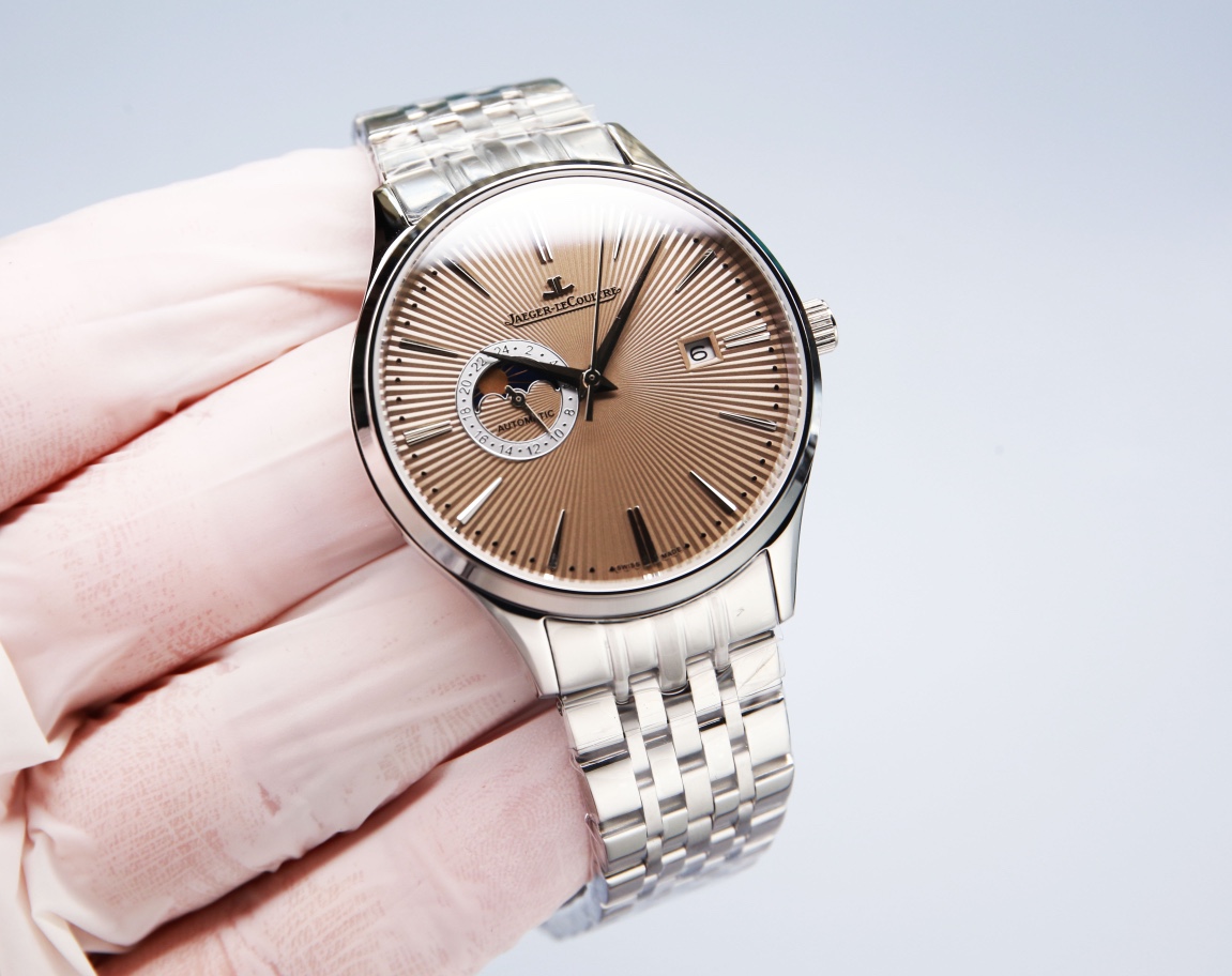 Steel band P:680. (This product has been RIGorously tested for water pressure resistance up to 120 m ??)