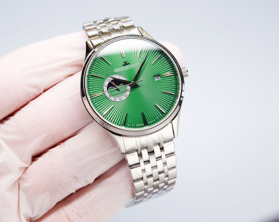 Steel band P:680. (This product has been RIGorously tested for water pressure resistance up to 120 m ??)