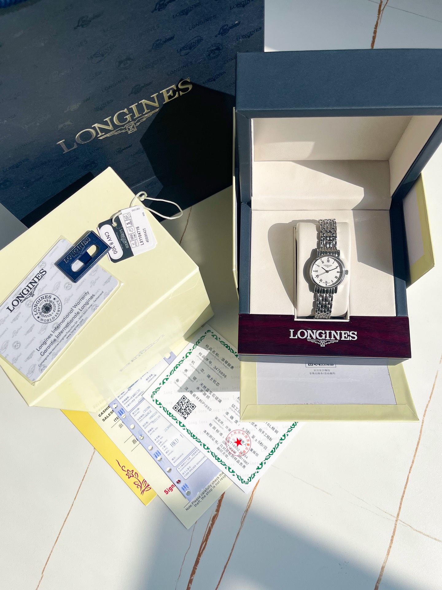 ?? Steel strip white 280 Gold 300
# Vintage Longines small gold watch
vintage Western longines simple little gold bean, simply CHIC ??! Small size 26mm understated yet not lacking in detail beauty, dial scale is too slender and DELICATE! Retro and unique,