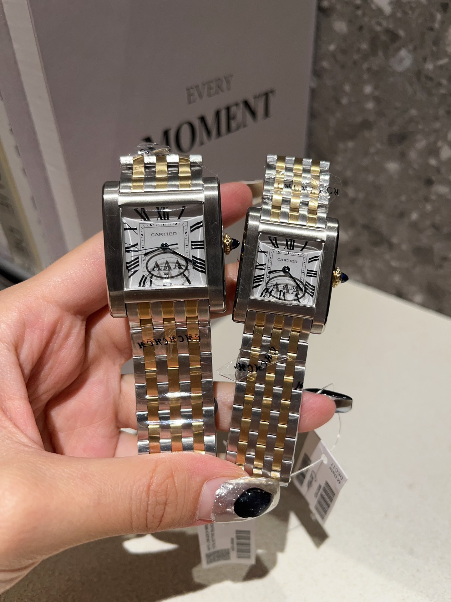 ?? Steel band white 360 Gold 380 diamonds ?30
Volume order stock 2024 Cartier Tank NOrmale, imported quartz movement, 316L stainless steel case and bracelet, coated sapphire crystal, leather strap and steel strap universal. Case size
Unisex men's size: 32