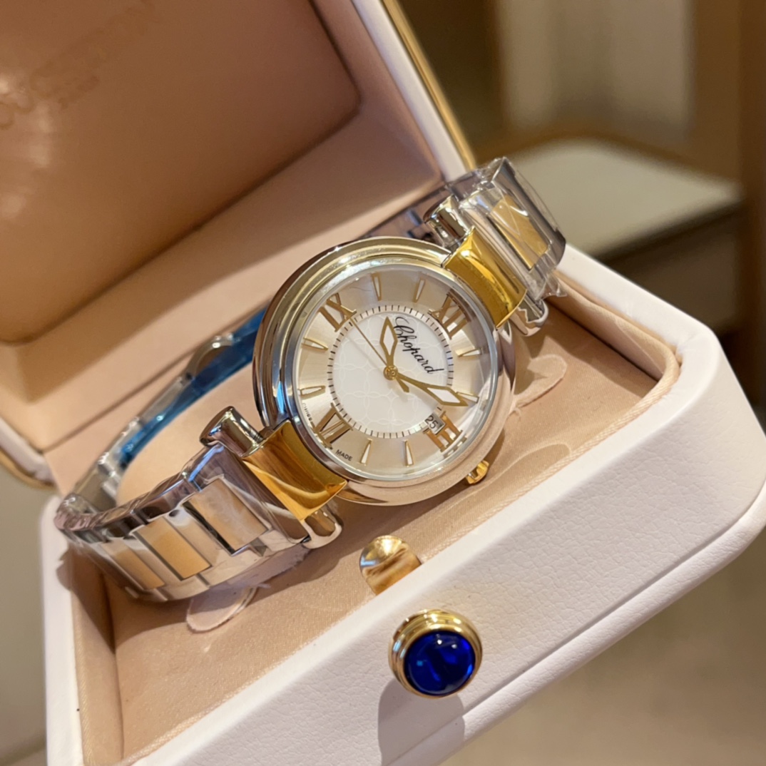 ?? Steel band aperture White 300 gold 320 diamond ?20
CHOPARD/CHOPARD IMPERIALE collection watch. Made entirely of 316 stainless steel, this watch is hand-set with Swarovski crystal diamonds and is a symbol of American luxury lifestyle! Quartz movement an