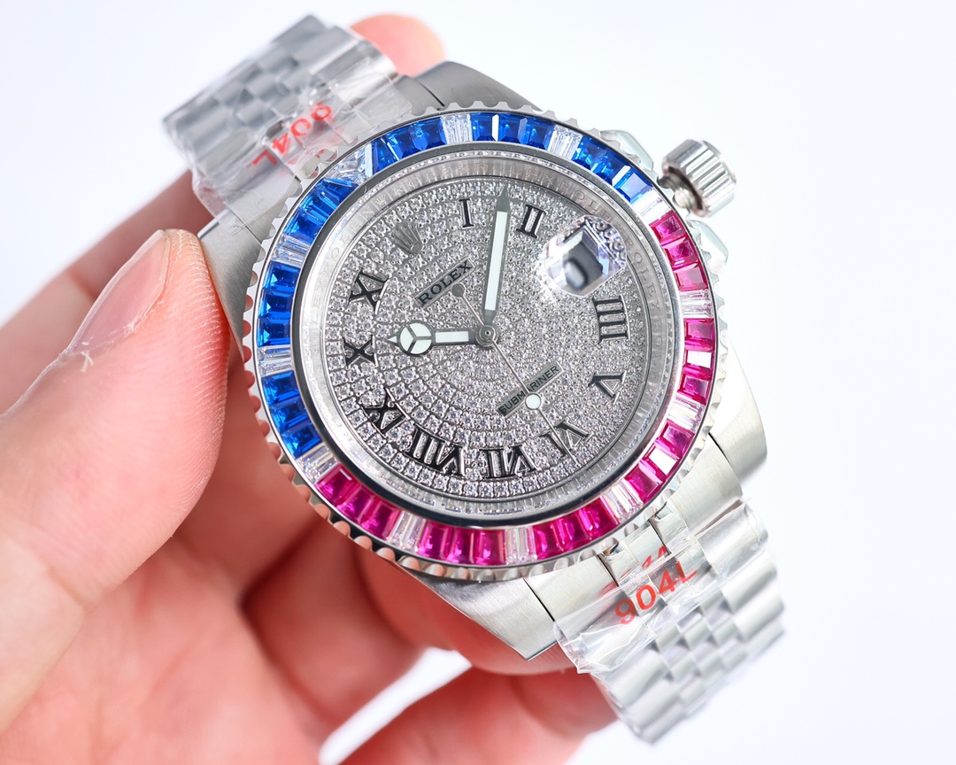 Steel bracelet full of diamonds uniform 1750
Steel band without diamonds uniform 1200
Brand new literal three-bead steel band five-bead steel band
The ROLEX Luxury Ultimate Starry Sky Edition watch is hand-set and densely set with top-quality Swarovski di