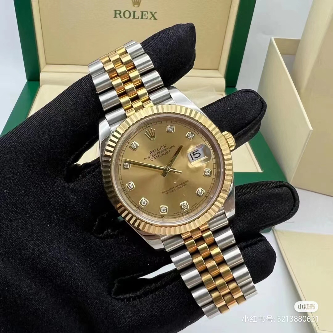 In my opinion, it's the most beautiful steel Rolex Datejust. Five-bead bracelet + dog-tooth bezel + basically the classic elements of Rolex! The texture is different in both bright and dim light. I love it, I love it, and it's perfect to play with it myse