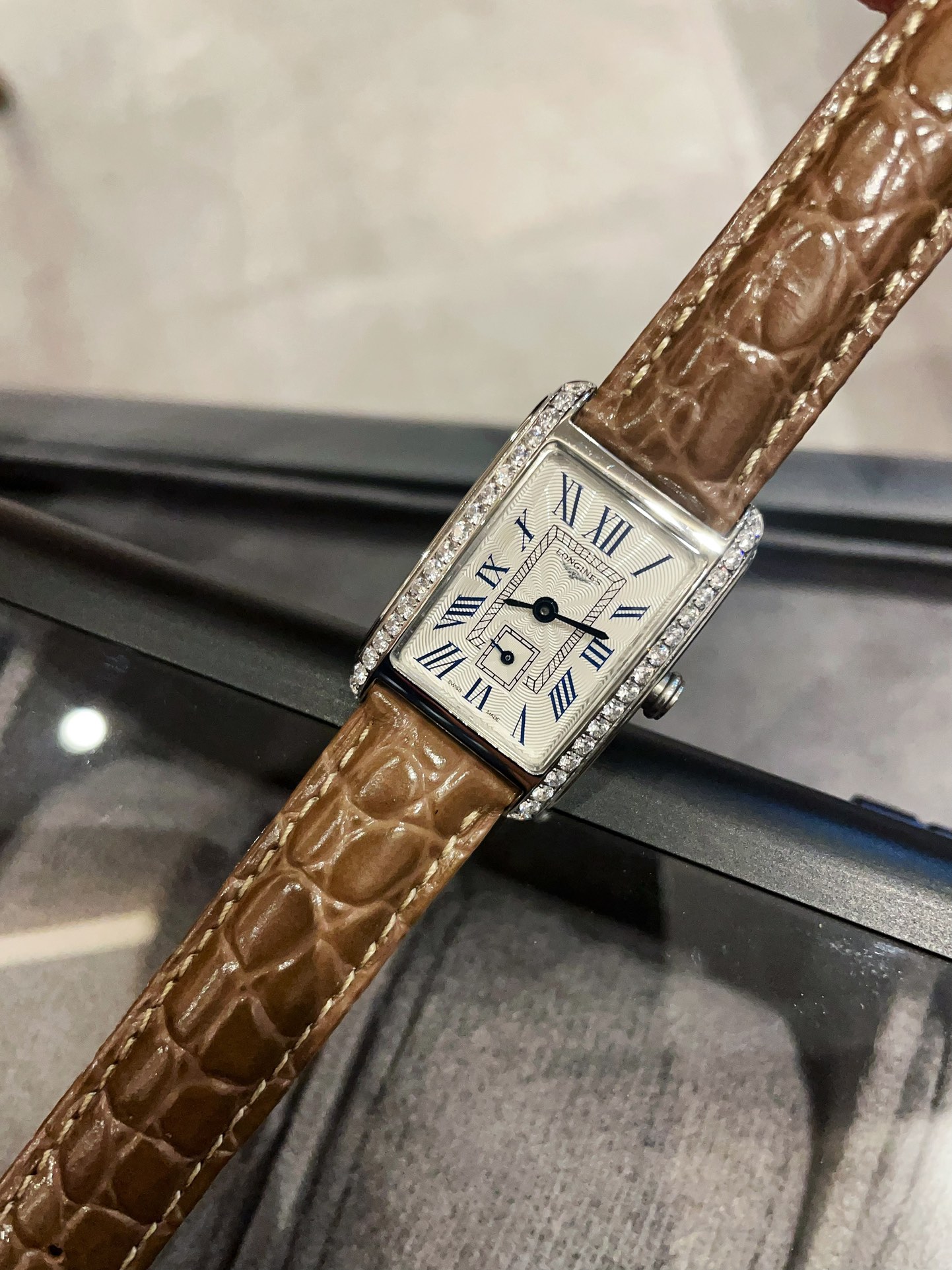 ?? Aperture 260 Diamond ring 280
# Crocodile skin pattern Miss Deja get your hands on ??
Longines de Trovina collection
An exquisite two-and-a-half-hand ladies' watch
316 stainless steel strap
Diameter: 33*22mm, thickness: 7m
