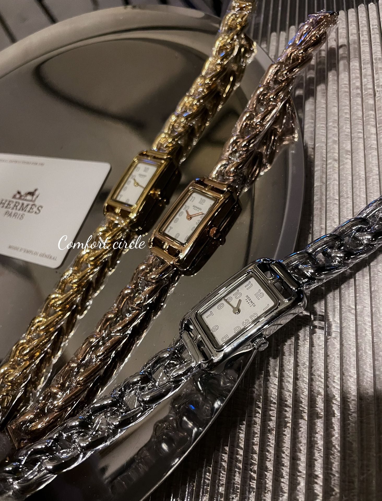 ?? Aperture 280 diamond ring 300
Hermes NANTUCKET collection with quartz movement mirror 17x23mm strap "free-fall anchor chain" double-row diamond-encrusted case numerals paired with simple snap fasteners for easy wearing, the watch looks simple and elega