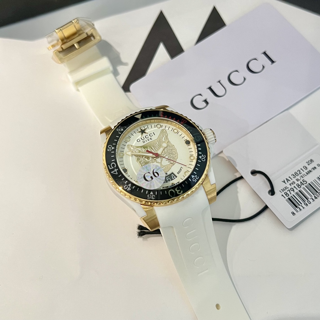 "?? White case 330, gold case 350? upgraded ?? Original single quality, trustworthy" Gucci new unisex diving watch, stylish yet elegant, suitable for both men and women, 40mm diameter, with the brand 's signature "cat" pattern and luminous display on the 