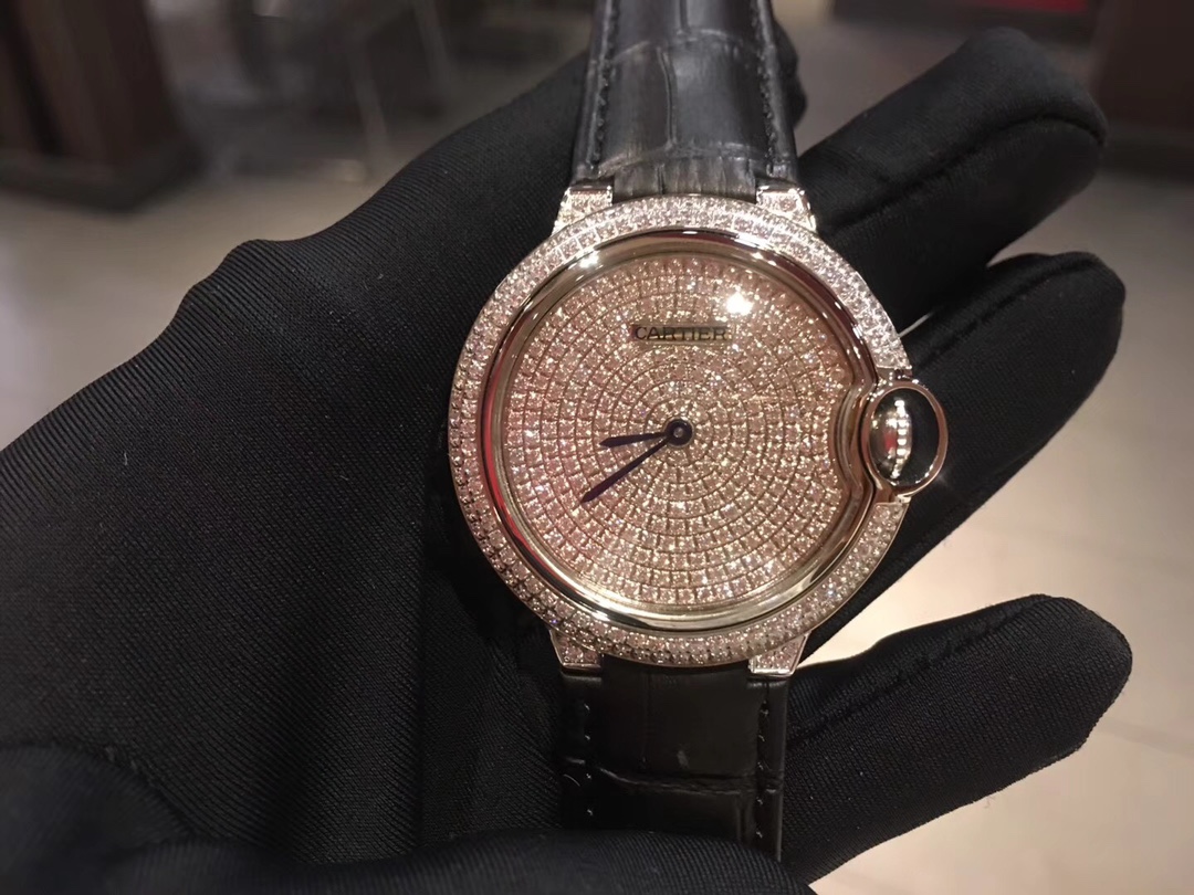 360?? Real photos ?? Cartier Ballon Bleu Starry Sky arrives! Counter SYNC ? Double row diamonds Corner small diamonds ?? All hand-set diamond-dial Swiss quartz movement versatile size 36mm ?? Please look for exclusive details high quality!