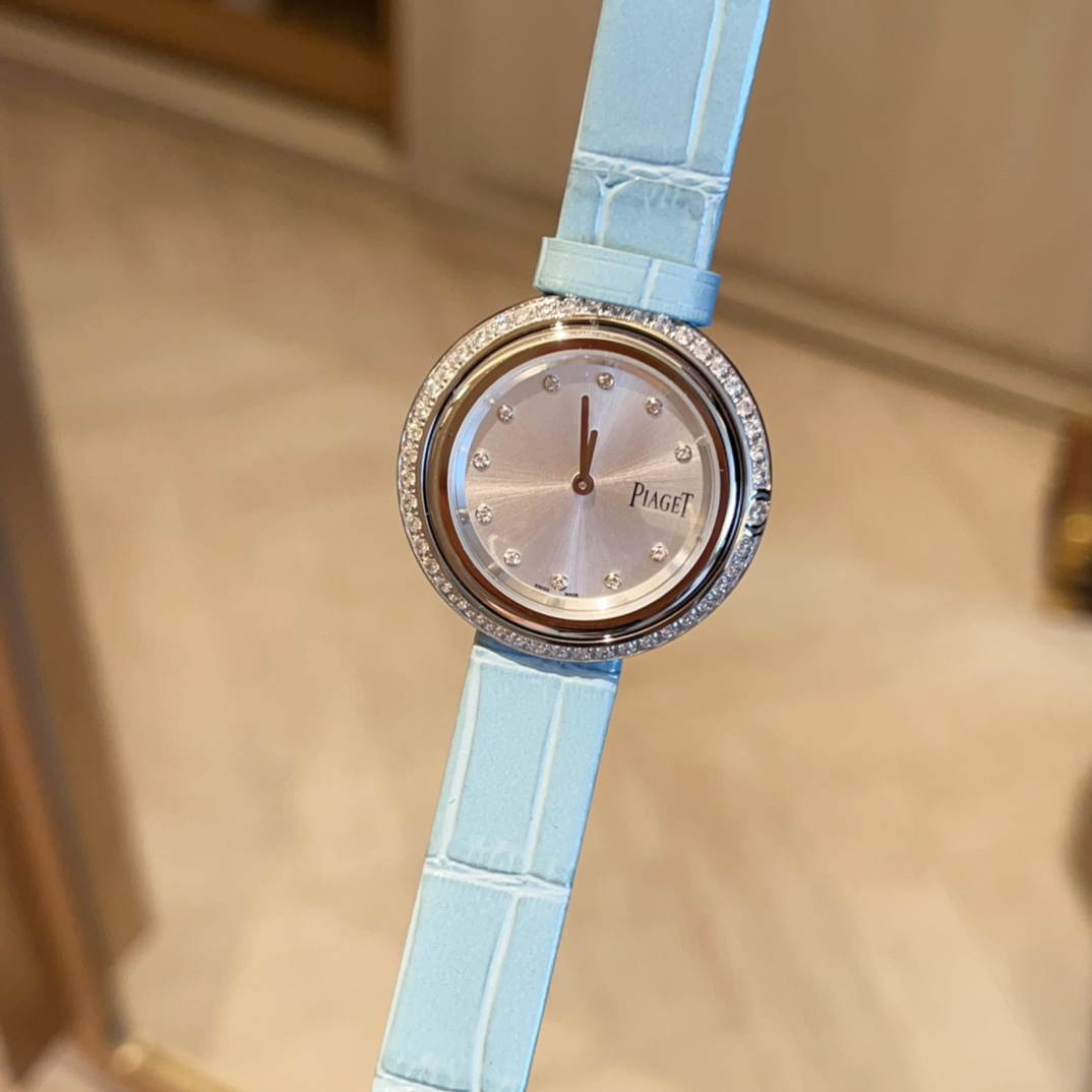?? Aperture White case 400 gold 420, single row of diamonds: white case 460 gold 480; Full diamond: White shell 500, Gold 520
The latest PIAGET Swiss quartz movement 316L stainless steel case real cowhide strap Simple design, bold and colorful color match
