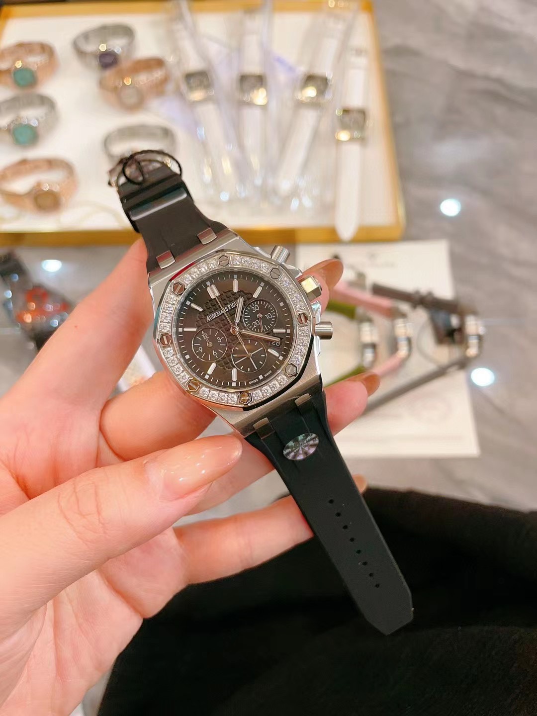 ??360 Internet celebrity bestsale AP Audemars Piguet Royal Oak collection beauty is almost every one! Stainless steel case with diamond octagonal diamond bezel design imported Japanese multi-power quartz movement stabilization with chronograph function sa